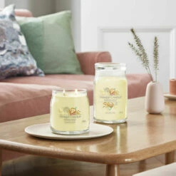 Yankee Candle Banoffee Waffle Signature Large Jar Candle 9 Yankee Candle Banoffee Waffle Signature Large Jar Candle -Campus Gifts Sales banoffee waffle signature collection lifestyle 1