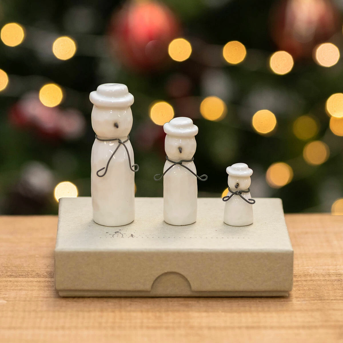 East Of India Christmas Set Of 3 Porcelain Snowmen 4 East Of India Christmas Set Of 3 Porcelain Snowmen - Image 2