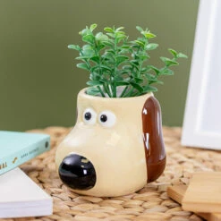 Wallace & Gromit– Gromit Shaped Plant Pot 12 Wallace & Gromit– Gromit Shaped Plant Pot -Campus Gifts Sales half moon bay plntaa05 wallace and gromit gromit shaped plant pot 1