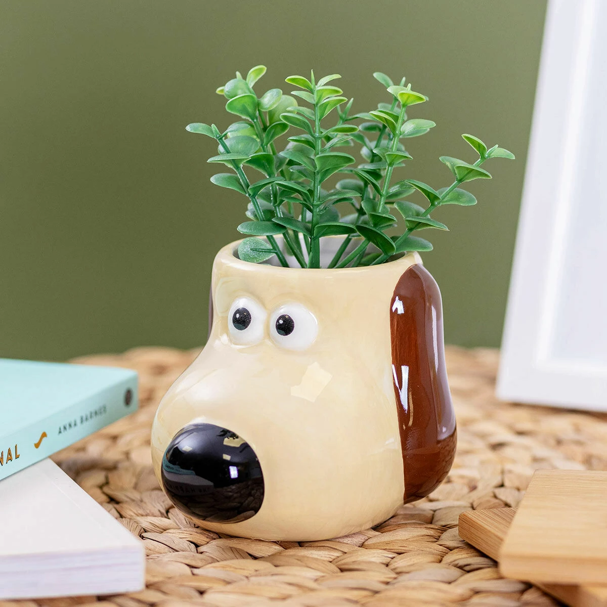 Wallace & Gromit– Gromit Shaped Plant Pot 7 Wallace & Gromit– Gromit Shaped Plant Pot - Image 5