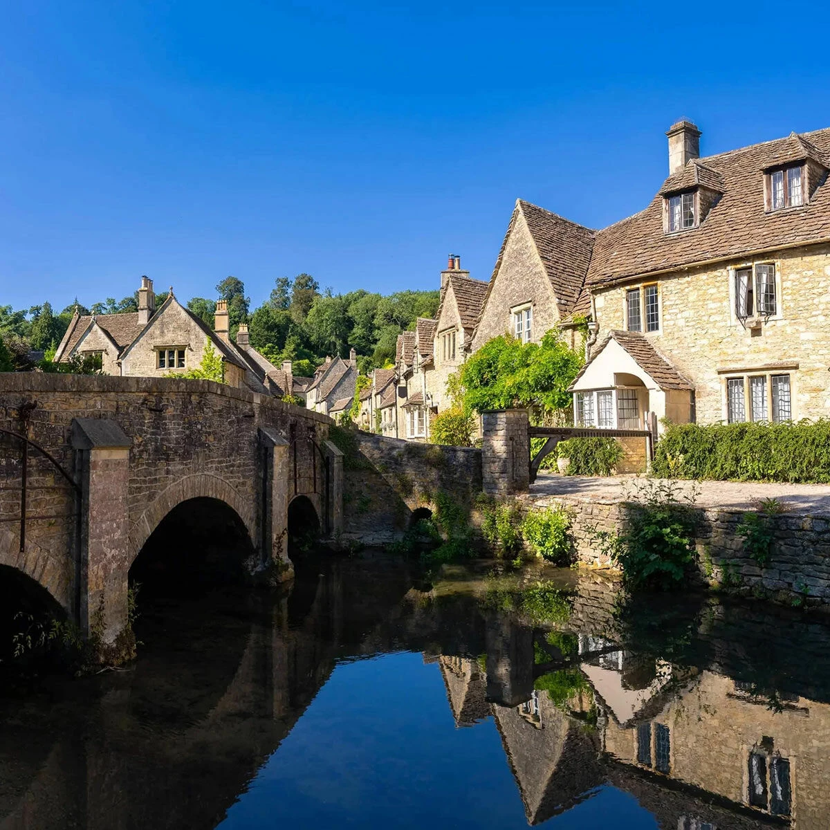 Home County Candle Co. The Cotswolds - Fresh Linen Reed Diffuser 4 Home County Candle Co. The Cotswolds - Fresh Linen Reed Diffuser - Image 2