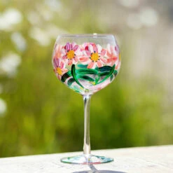 Lynsey Johnstone Hand Painted Daisies & Dragonflies Gin Glass -Campus Gifts Sales lesser pavey lp49747 lynsey johnstone daisies dragonflies gin glass lifestyle