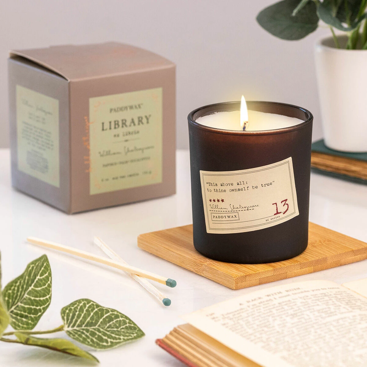 Paddywax Library 170g William Shakespeare Boxed Soy Candle 4 Paddywax Library 170g William Shakespeare Boxed Soy Candle - Image 2