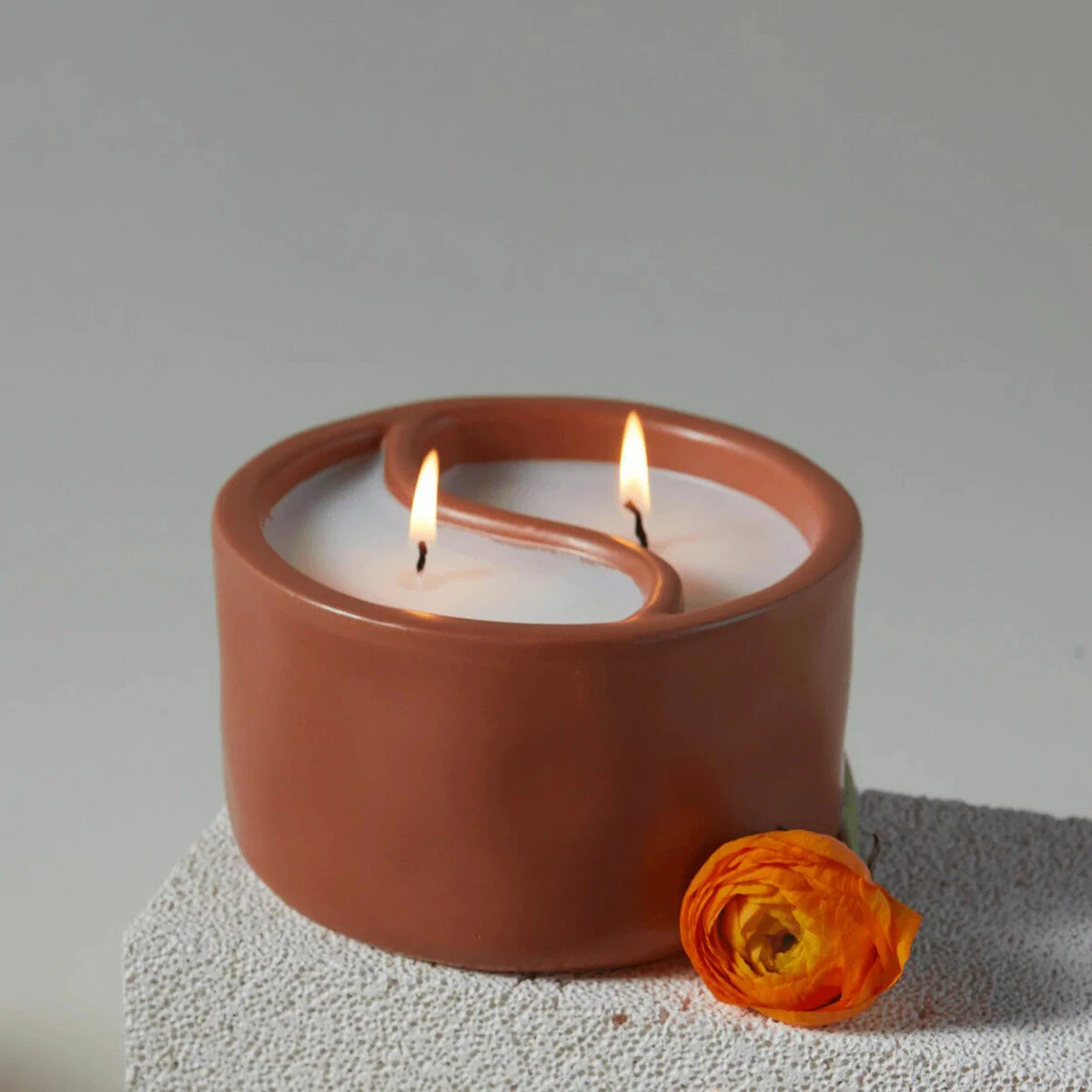 Paddywax Yin Yang 311g Golden Coast & Bergamot Ceramic Soy Candle 4 Paddywax Yin Yang 311g Golden Coast & Bergamot Ceramic Soy Candle - Image 2