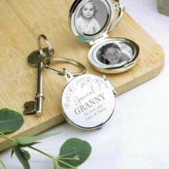 Personalised Floral Round Photo Frame Keyring -Campus Gifts Sales pmc personalised p0102z26 floral round photo frames keyring 05