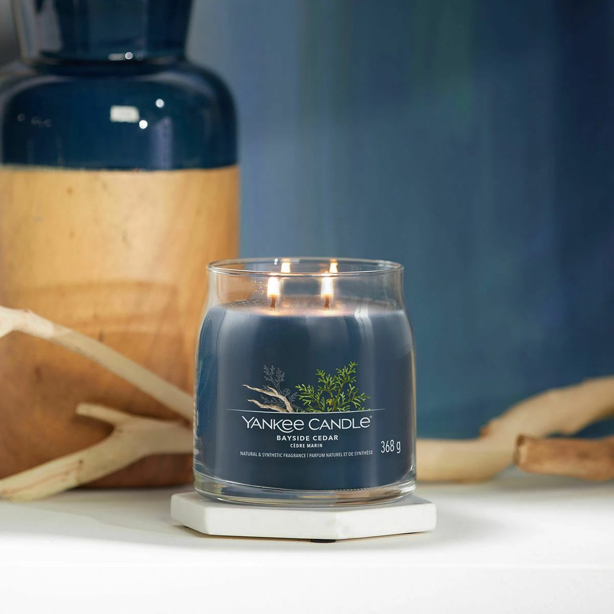 Yankee Candle Bayside Cedar Signature Medium Jar Candle 5 Yankee Candle Bayside Cedar Signature Medium Jar Candle - Image 3