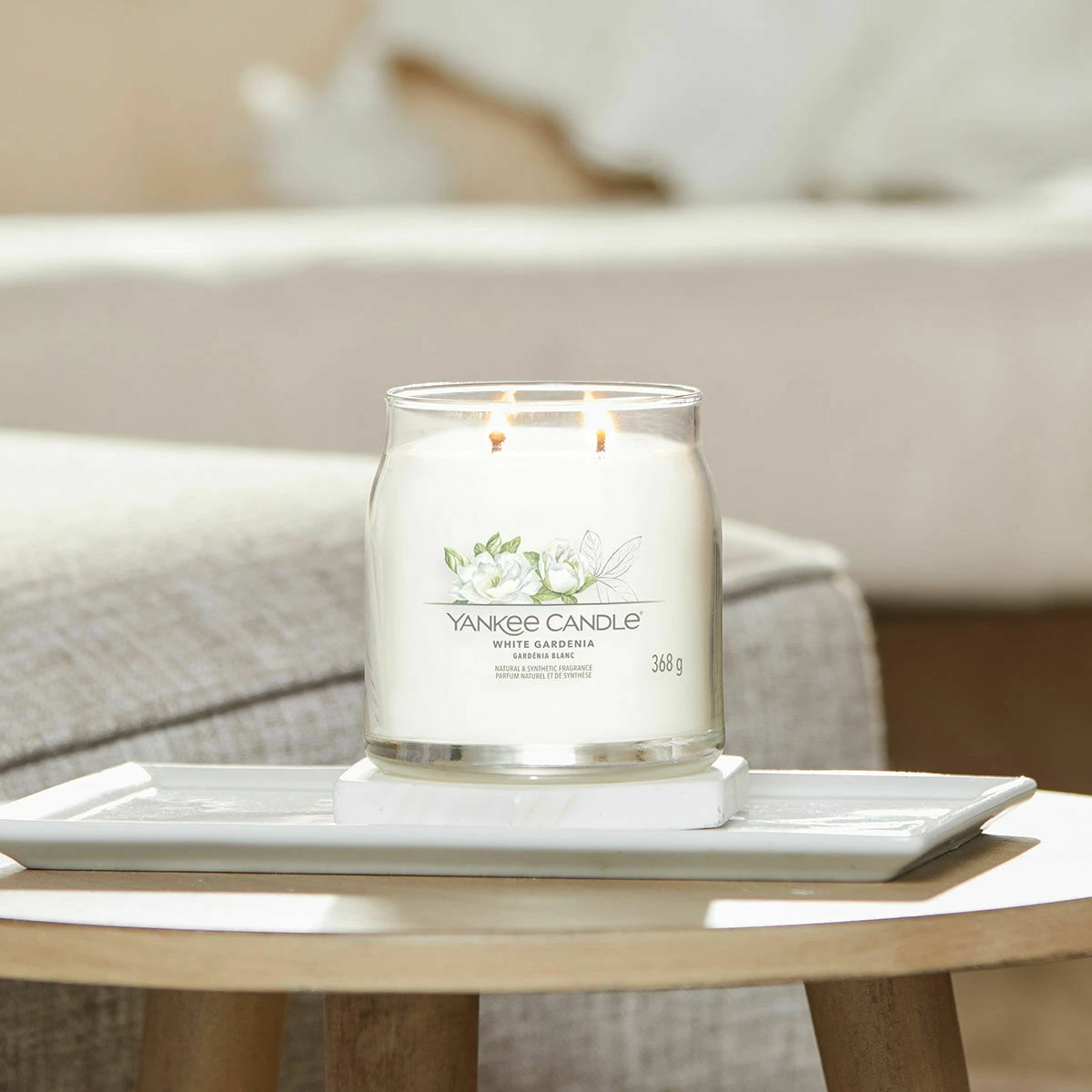 Yankee Candle White Gardenia Signature Medium Jar Candle 5 Yankee Candle White Gardenia Signature Medium Jar Candle - Image 3