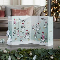Yankee Candle Snow Globe Wonderland Advent Calendar Book 10 Yankee Candle Snow Globe Wonderland Advent Calendar Book -Campus Gifts Sales yankee candle 1716520e advent book lifestyle