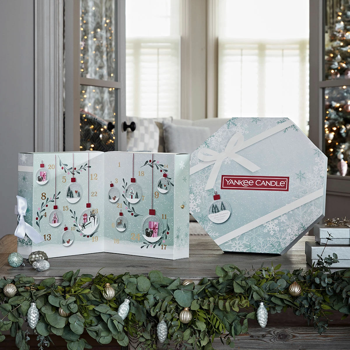 Yankee Candle Snow Globe Wonderland Advent Calendar Book 8 Yankee Candle Snow Globe Wonderland Advent Calendar Book - Image 6